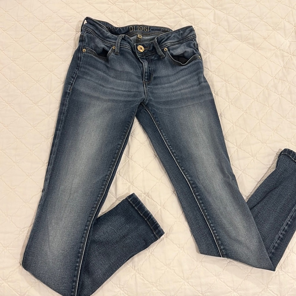 DLI961 jeans size 25!